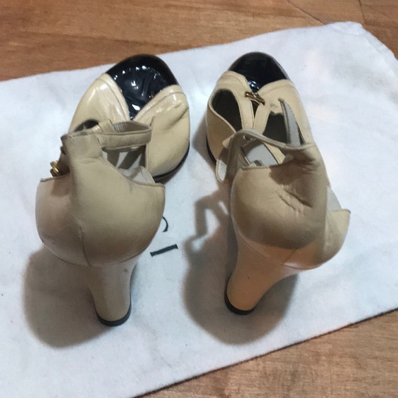 Gucci Leather T-Strap Pumps Spectator Heels - Picture 5 of 8